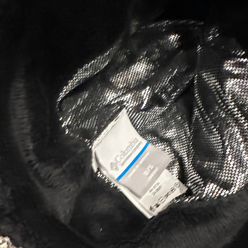 Columbia Omni Heat Classic Black Cable Knit Beanie - Picture 3 of 5